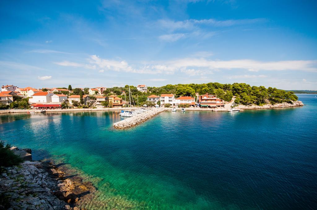 Hotel Maxim Божава Экстерьер фото