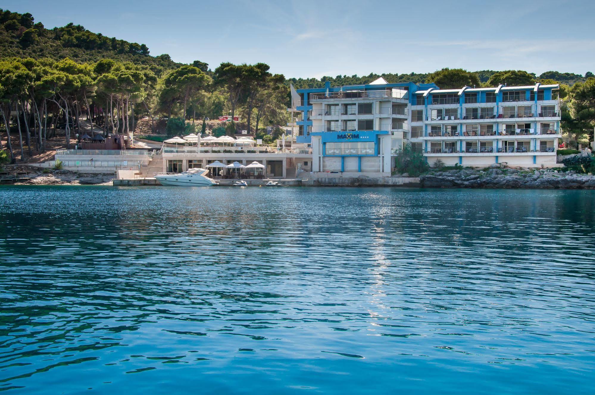 Hotel Maxim Божава Экстерьер фото