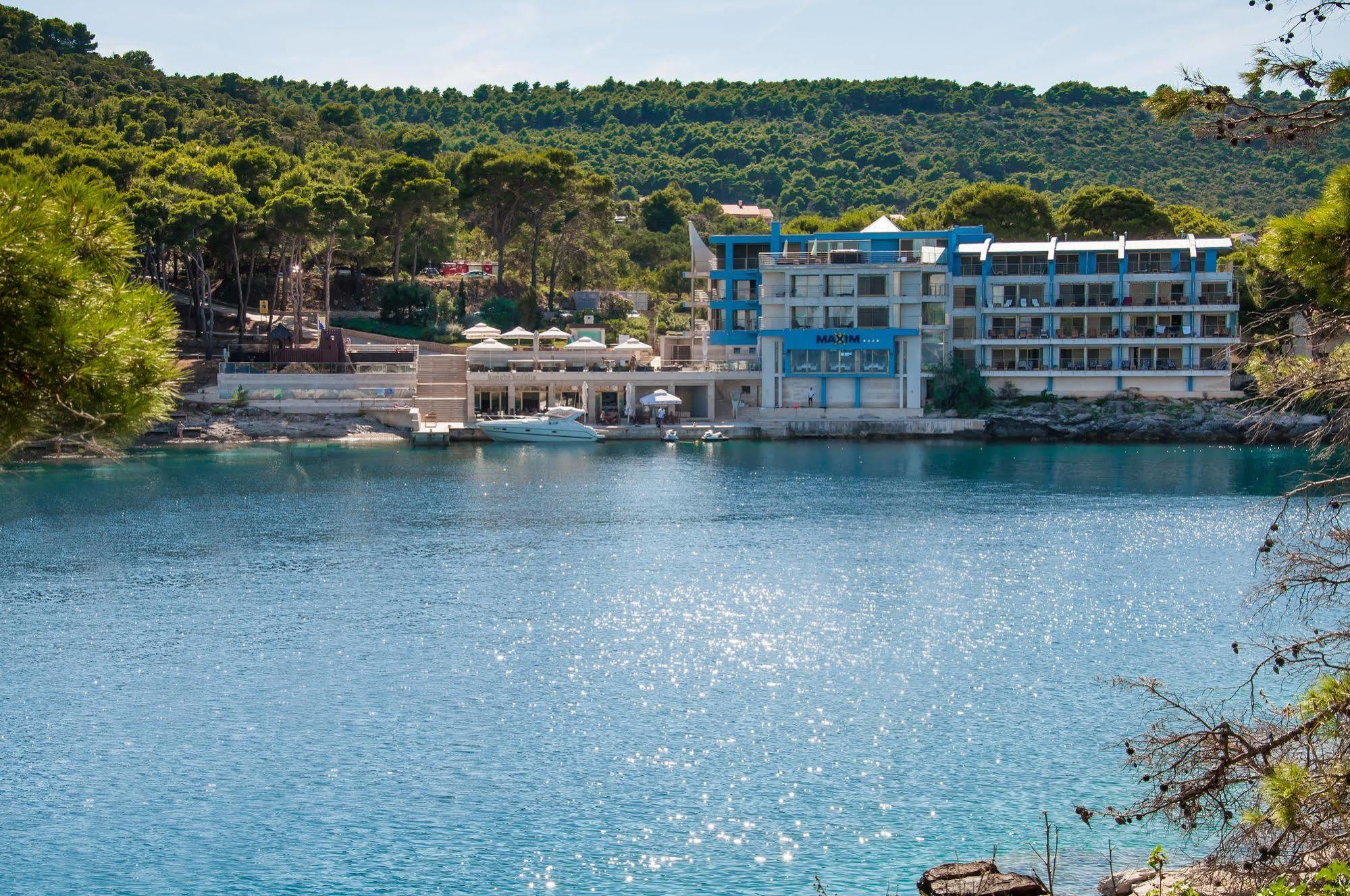 Hotel Maxim Божава Экстерьер фото