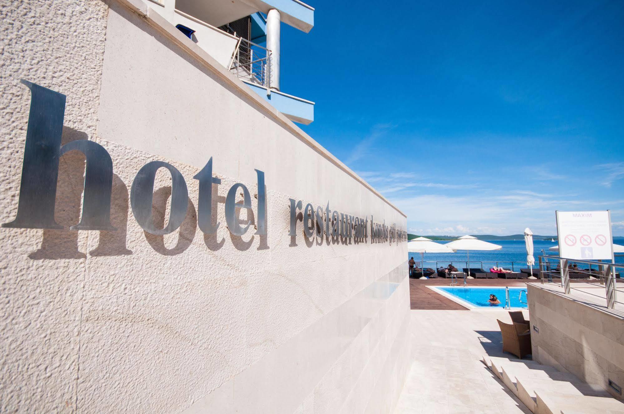 Hotel Maxim Божава Экстерьер фото