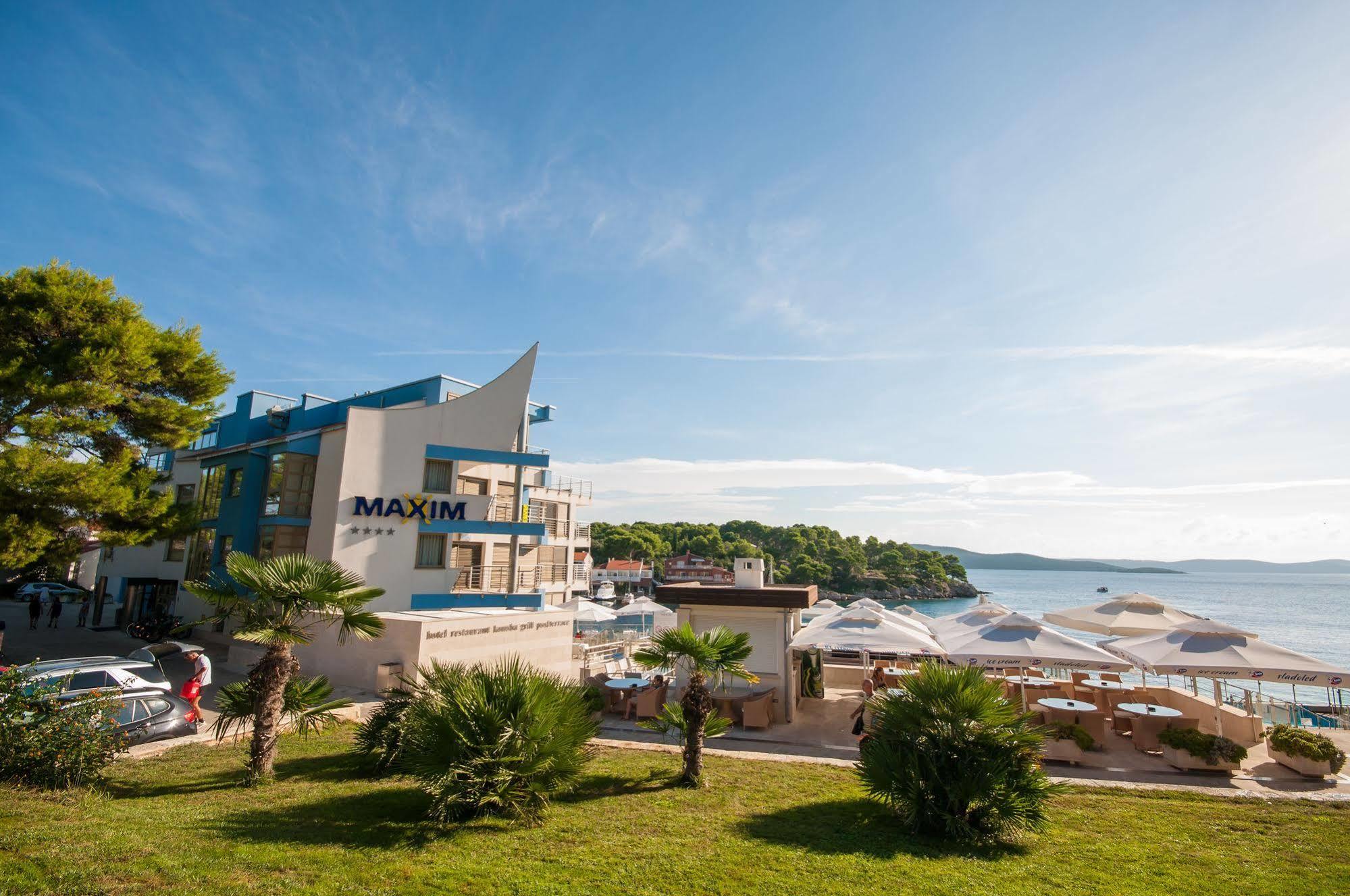 Hotel Maxim Божава Экстерьер фото